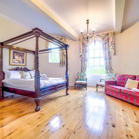 Famous House, 1 Minute From Castle Edinburg