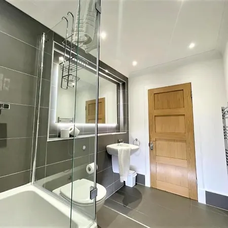 Elite 3 Bed New Town With Private Walled Garden