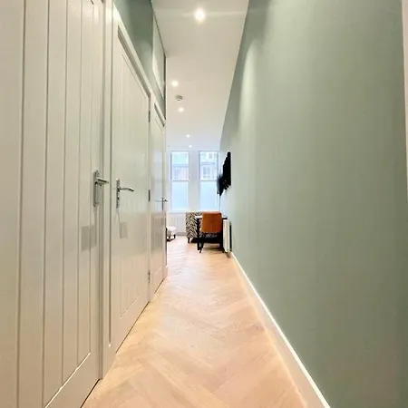 Trendy And Newly Reno'd 1 Bed Nr The Meadows דירה *