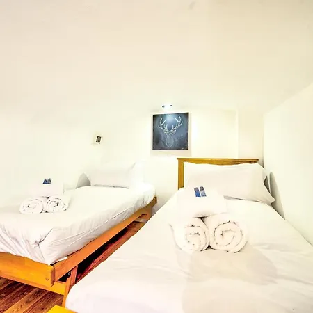 Famous House, 1 Minute From Castle