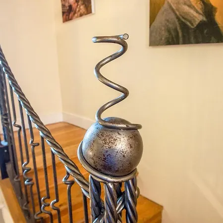 Famous House, 1 Minute From Castle *