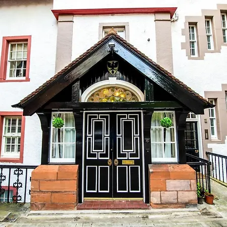 Famous House, 1 Minute From Castle