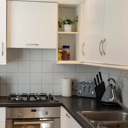 Lovely 3 Bed In *