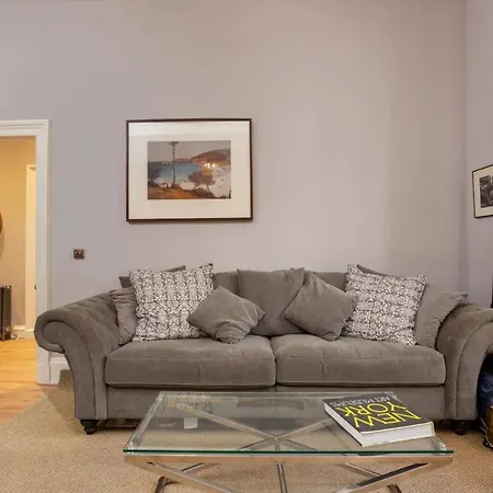 Apartman Spacious 2 Bedroom House Near The Meadows