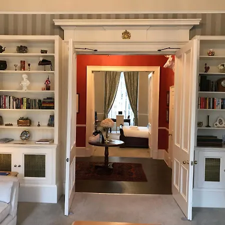 Escape To @ Albyn Place Apartman