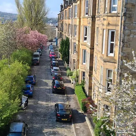 Penthouse Sleeps 11 * Edinburgh