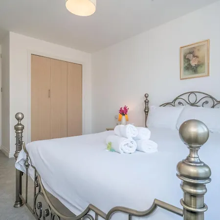 Pass The Keys Cosy And Bright 2 Bedroom Flat With Free Parking Daire