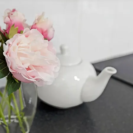 Wonderful & Comfy 2 Bedroom - Close To Centre - Free Parking Apartamento