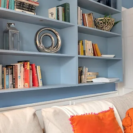 Castle Street - Colourful Retreat In Heart Of Centre - Walk To Everywhere!