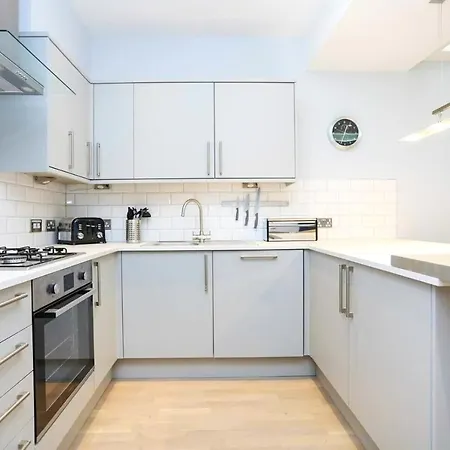 Apartment Ultra Modern, Stylish Next To Princes St *