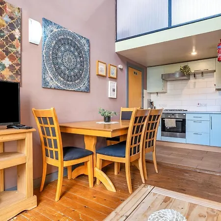 Appartement Duplex Main Door Entrance 2 Bedroom Mezzanine House - Edinburgh City Centre - Near Haymarket Train Station - Sleeps Up To 6 Guests Edinburgh