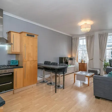 Pass The Keys Renovated 4 Bed With Private Garden And Car Park * Edimburgo