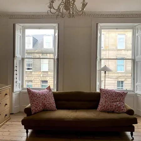 Bright And Cosy 2 Bedroom Flat In Trendy Leith Edinburgh