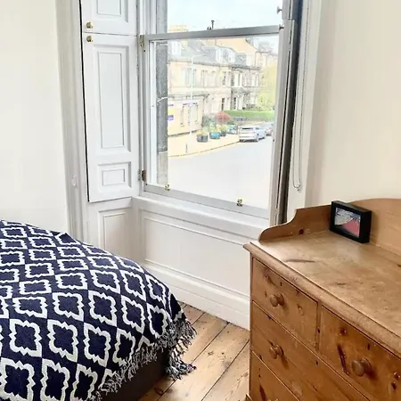 Bright And Cosy 2 Bedroom Flat In Trendy Leith Apartment