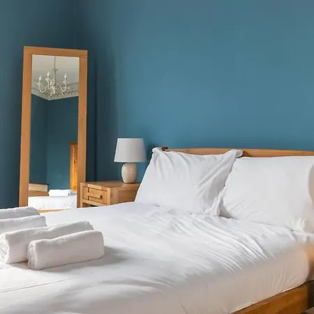 Stunning 3 Bedroom Flat In Bruntsfield * 爱丁堡