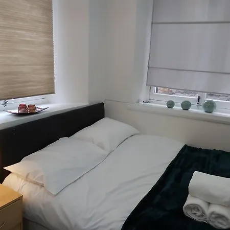 Apartment Immaculate Modern City Centre Apartment *