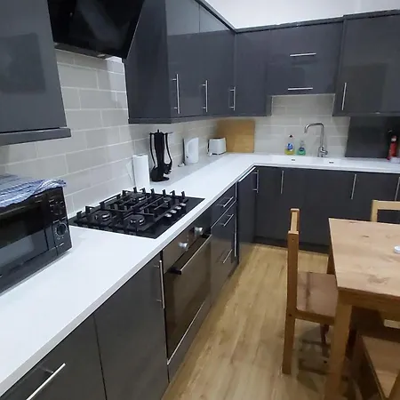 Immaculate Modern City Centre Apartment Edinburgh