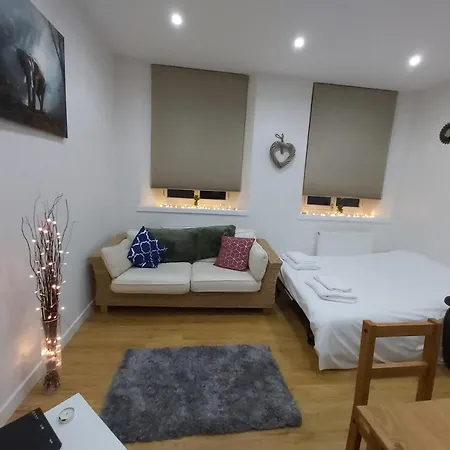 Apartment Immaculate Modern City Centre Apartment
