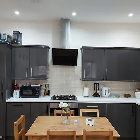 Immaculate Modern City Centre Apartment *