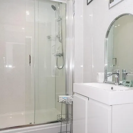 Apartamento Pass The Keys Renovated 4 Bed With Private Garden And Car Park Edimburgo