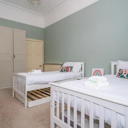 Apartamento Pass The Keys Renovated 4 Bed With Private Garden And Car Park Edimburgo