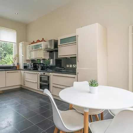Apartamento Pass The Keys Renovated 4 Bed With Private Garden And Car Park *