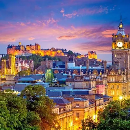 Immaculate Modern City Centre Apartment Edinburgh