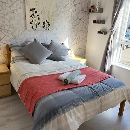 Bright 2 Bedroom - 아파트
