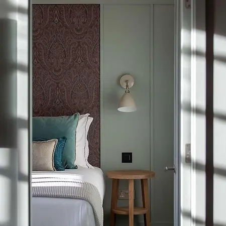 Abbey Apartments, At Holyrood Aparthotel