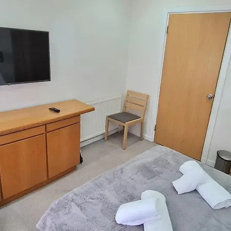 Spacious 3 Bed City Centre Apartment * Edinburgh