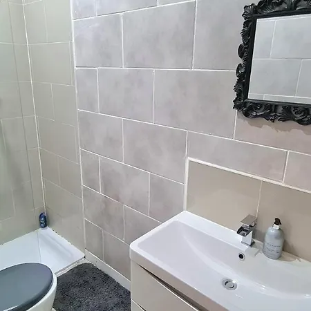 Spacious 3 Bed City Centre Apartment Edinburgh