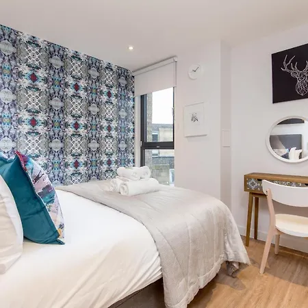 Sophisticated Studio For 2 W/ Edin Castle Views Apartment