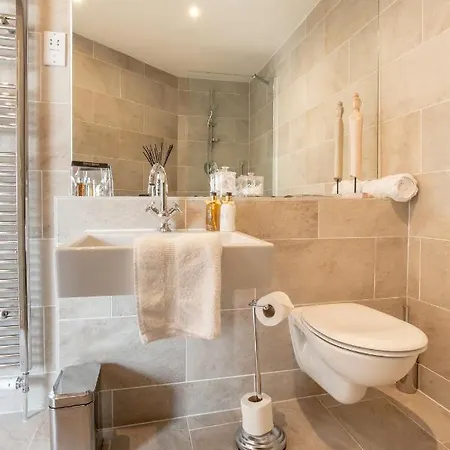 Appartamento Exclusive 2 Bed, Free Private Parking, In West End