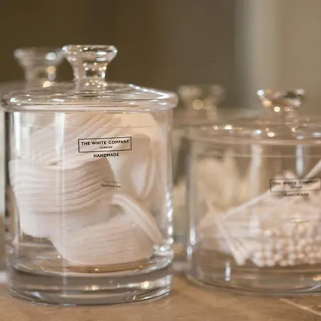 Exclusive 2 Bed, Free Private Parking, In West End Appartamento