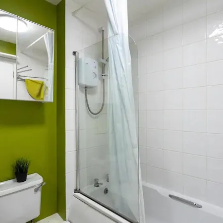 Stylish 2 Bedroom Near The Centre