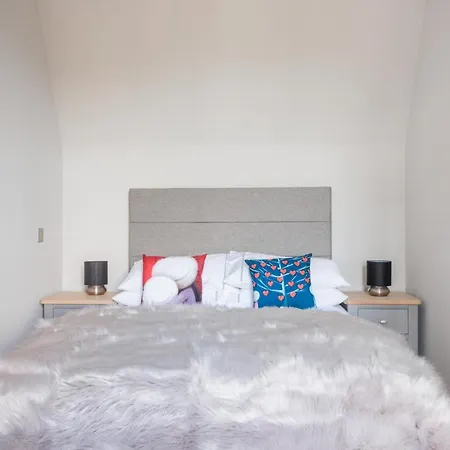 דירה Immaculate Refurbished West End