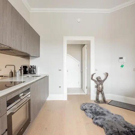 דירה Immaculate Refurbished West End *