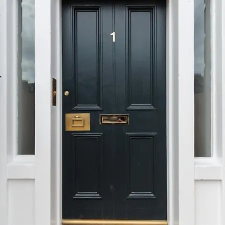 Immaculate Refurbished West End דירה *
