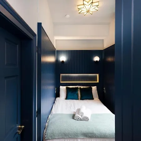 30 Castle Street Deluxe Aparthotel