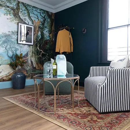 30 Castle Street Deluxe Aparthotel