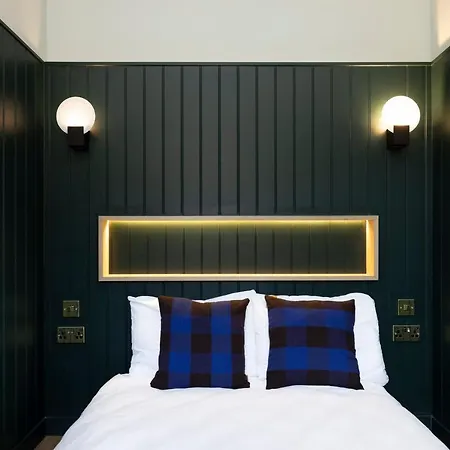 30 Castle Street Deluxe