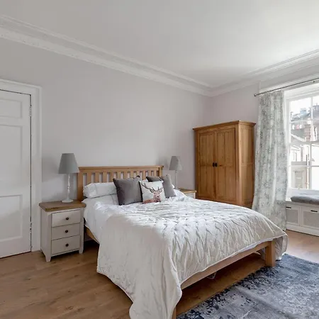 Joivy Glamorous Flat Near Centre Apartment *