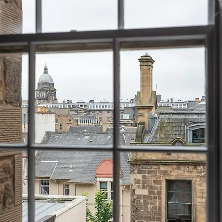 Lovely 3bd On The Royal Mile Apartment Edinburgh