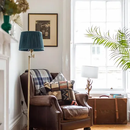Lovely 3bd On The Royal Mile * Edinburgh