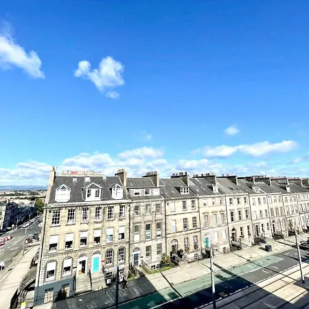 Incredible St Andrew's Sq - 2 Bed In The Sky Appartement