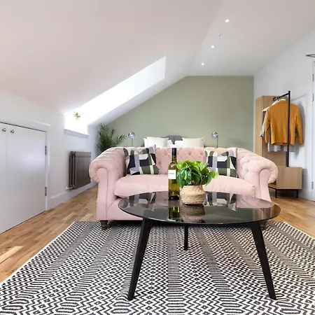 Dragon Luxury Serviced At Alva Street