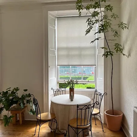 Three Bedroom Central Flat In - Leith Edimburgo