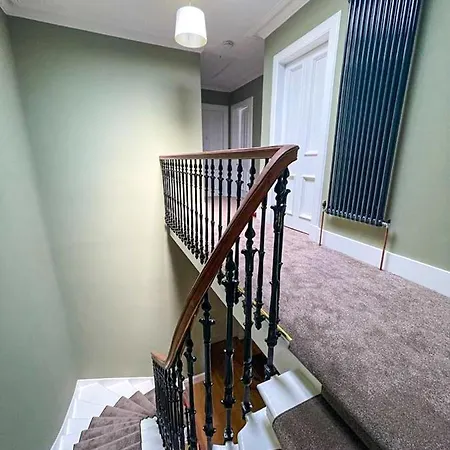 Appartement Remarkable 5br Townhouse With Garden, Sleeps 12 *