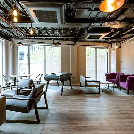 Apartment Modern Studio Apartments At Murieston Crescent In Edinburgh *