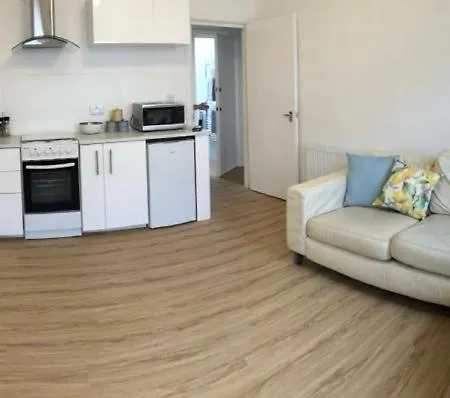 Lovely 2 Bedroom With A Garden Close To The Centre דירה *